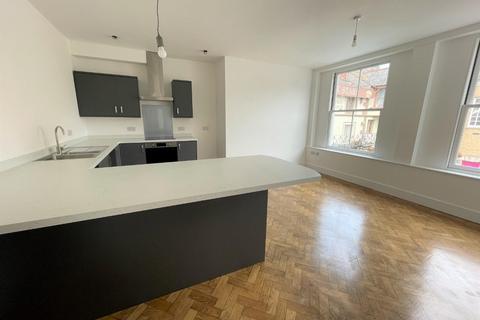 3 bedroom flat to rent, The Moor, Falmouth