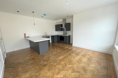 3 bedroom flat to rent, The Moor, Falmouth