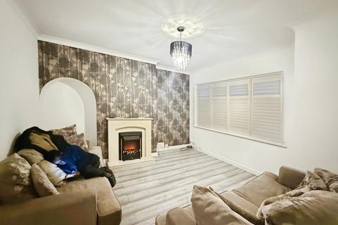 5 bedroom semi-detached house to rent, Trent Avenue, Upminster, Essex