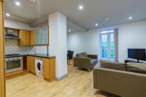 3 bedroom flat to rent, *6 Month Let Osborne Terrace, Newcastle Upon Tyne