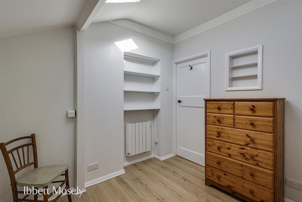 15 Bedroom.jpg