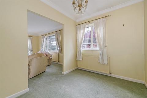2 bedroom detached bungalow for sale, Hawthorn Road, Horndean