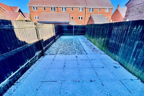 3 bedroom townhouse for sale, *NO CHAIN* Honeysuckle Road, Desborough, Kettering