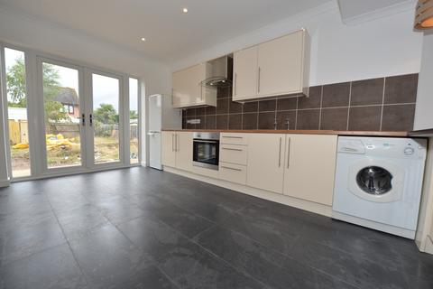 4 bedroom bungalow to rent, The Grove, Southampton SO19