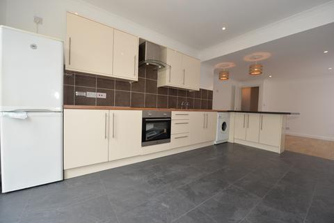 4 bedroom bungalow to rent, The Grove, Southampton SO19