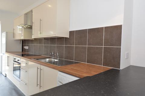 4 bedroom bungalow to rent, The Grove, Southampton SO19