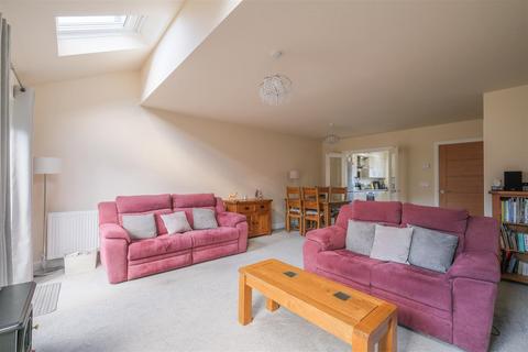 3 bedroom semi-detached house for sale, Slade lane, Brighouse