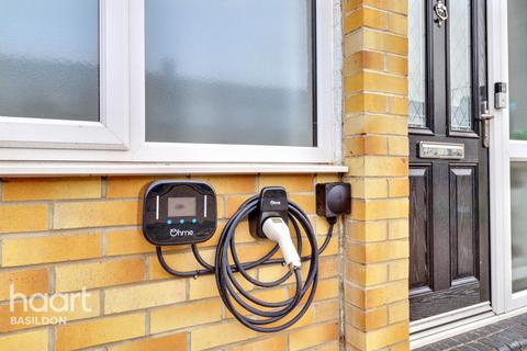 undefined, Latchetts Shaw, Basildon