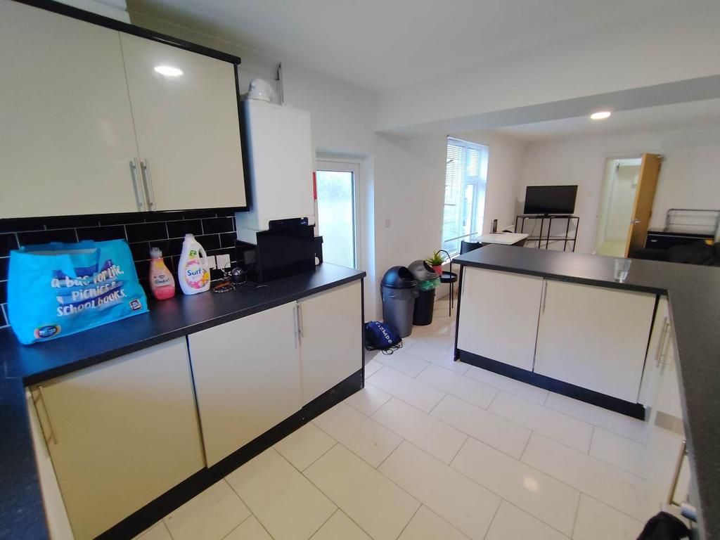 Kitchen (2)