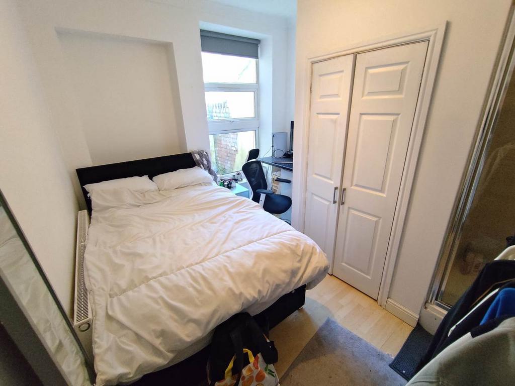 Ground floor middle