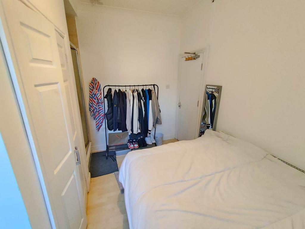 Ground floor middle