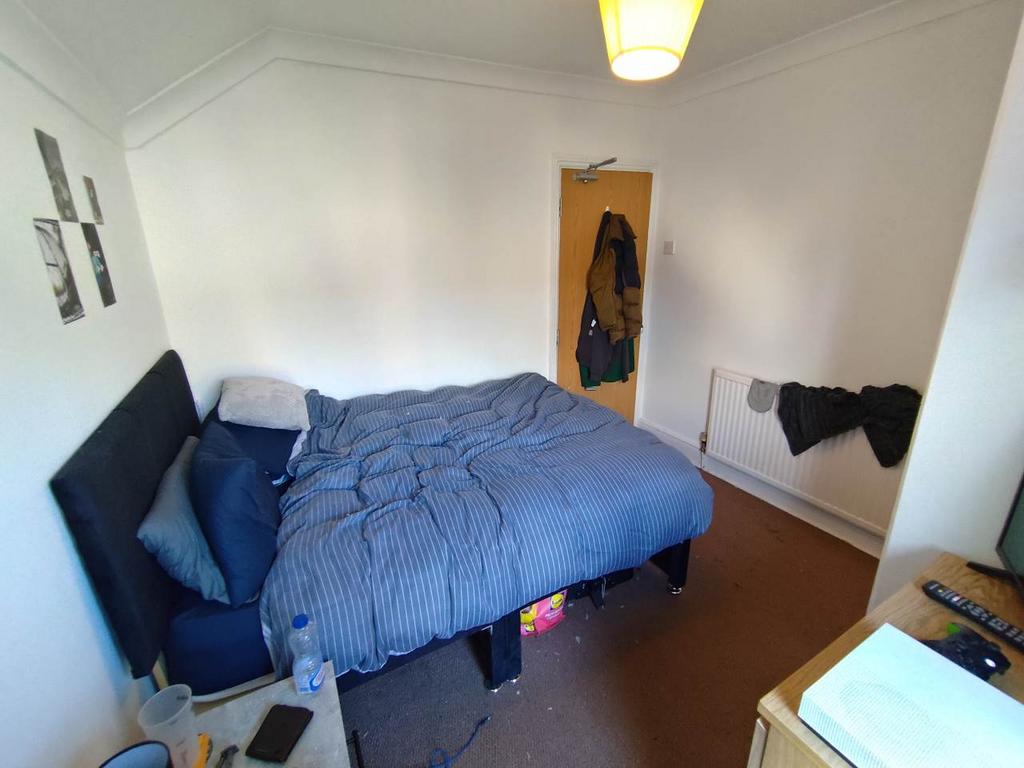 First floor rear bed