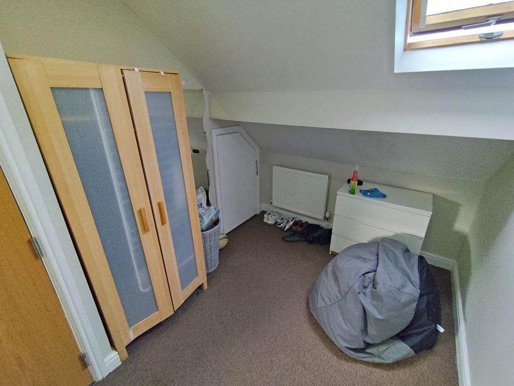 Attic bedroom (3)