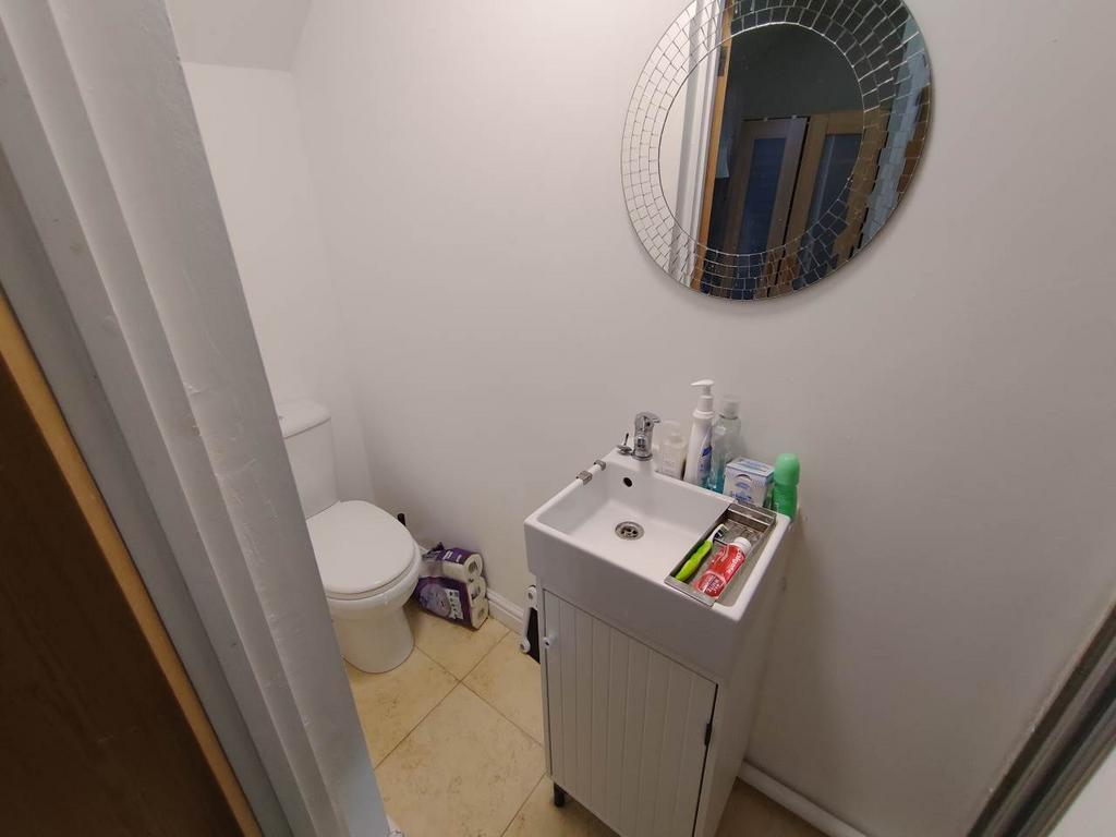 Attic bedroom en-sui