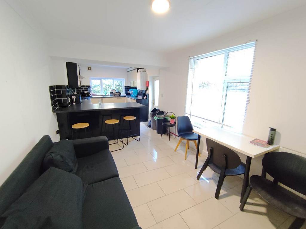 Living area (2)