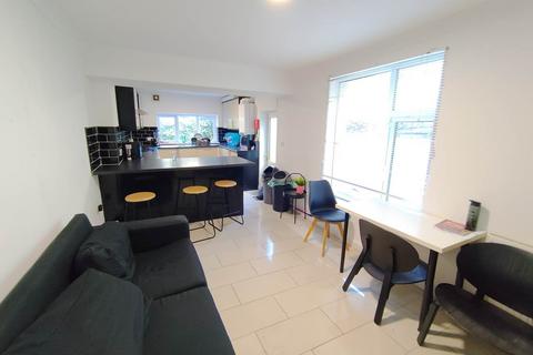 6 bedroom house to rent, Glenroy Street, Roath, Cardiff