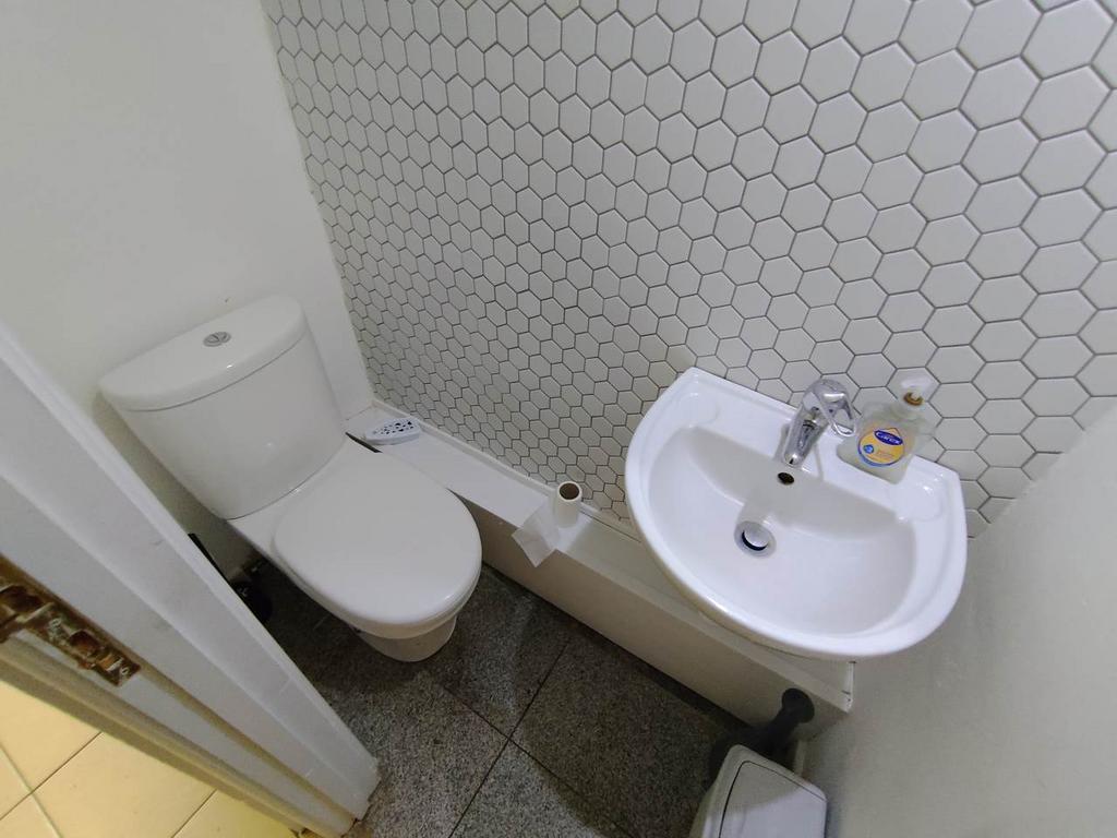 Ground floor WC (1)