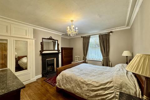 undefined, Dog Kennel Bank, Huddersfield, HD5 8JB