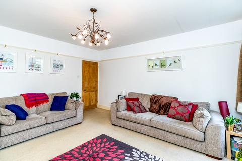 1 bedroom flat to rent, The Avenue, Surbiton, KT5