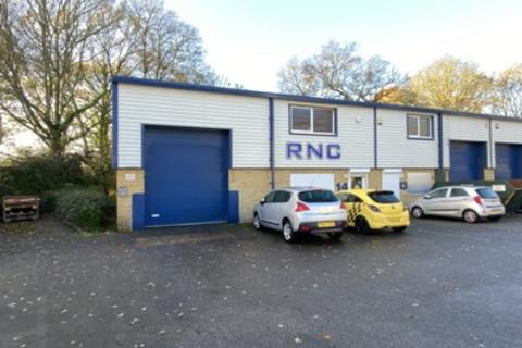 Industrial unit to rent - Unit 14, The Glenmore Centre, Sandleheath Industrial Estate, Fordingbridge, SP6 1TE