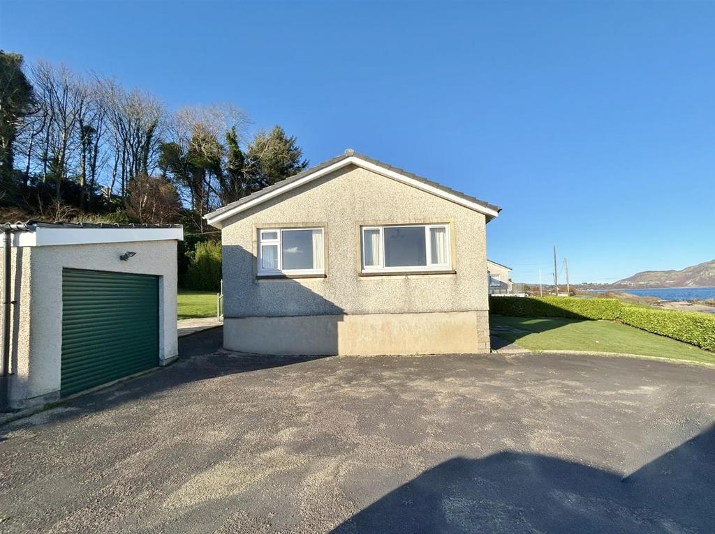 Driveway and parking to the side