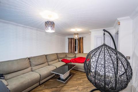 3 bedroom townhouse for sale, Kestrel Lane, Hamilton LE5