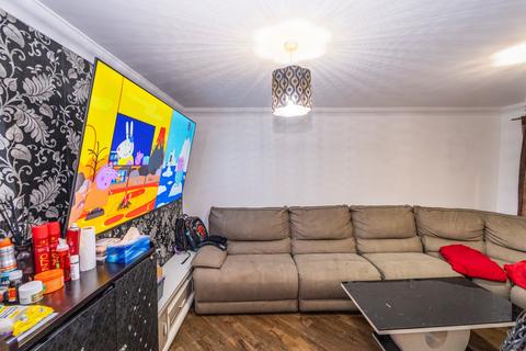 3 bedroom townhouse for sale, Kestrel Lane, Hamilton LE5