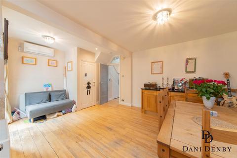 4 bedroom house for sale, Farm Road, Edgware HA8