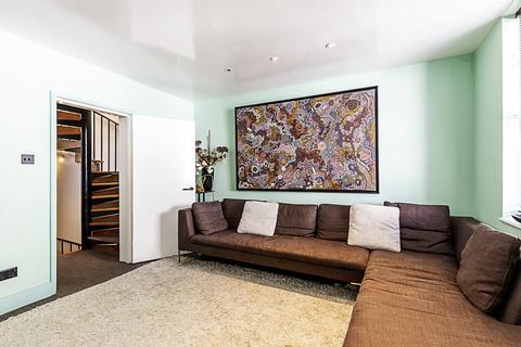 undefined, Drayson Mews, London W8