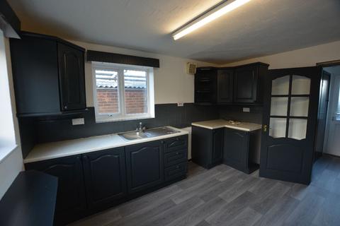 3 bedroom semi-detached house to rent, Hill Side, Tuxford, Newark