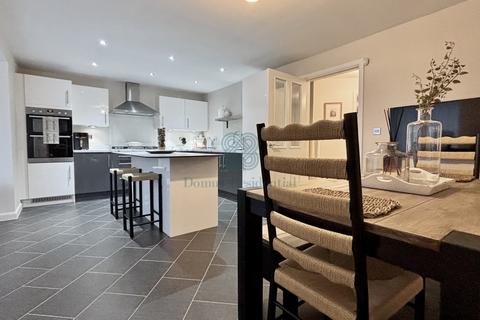 4 bedroom detached house for sale, Wakefield WF2