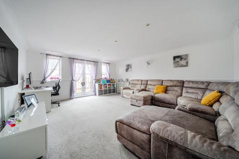 3 bedroom end of terrace house for sale, Grove Avenue, Hampshire PO12