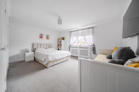 3 bedroom end of terrace house for sale, Grove Avenue, Hampshire PO12