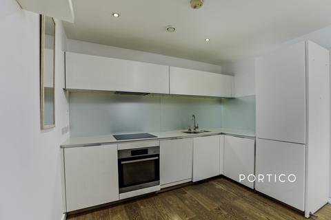 2 bedroom flat to rent, Hardwicks Square, London, SW18