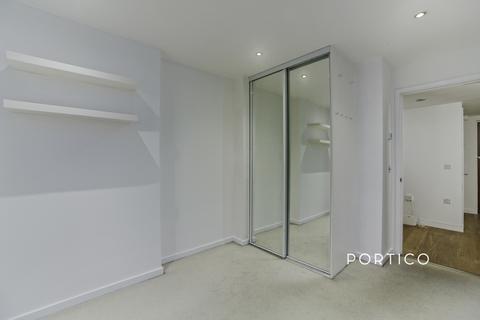 2 bedroom flat to rent, Hardwicks Square, London, SW18