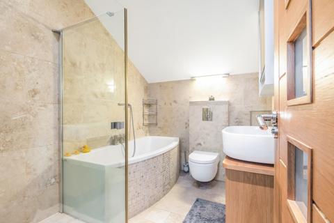 2 bedroom flat to rent, The Mall, London, W5