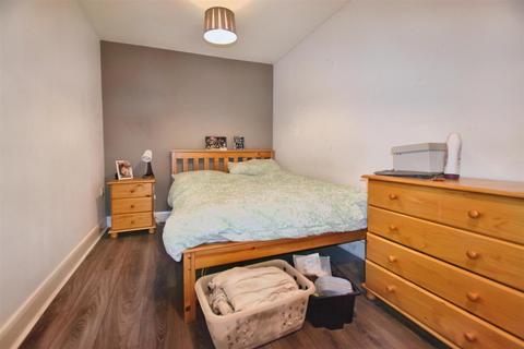 1 bedroom in a house share to rent, Dalmeny Close, Wembley