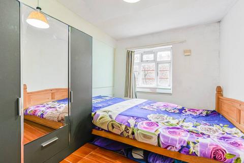 2 bedroom flat for sale, Poynders Gardens, Clapham, London, SW4