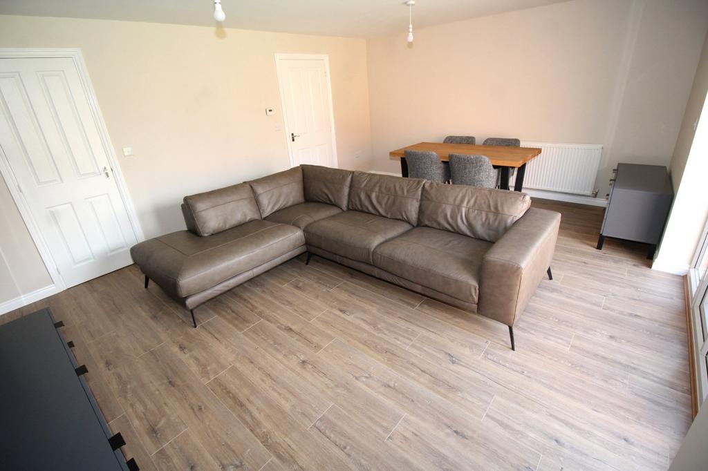 Lounge/Dining Room