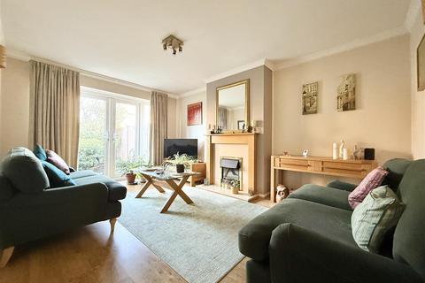 3 bedroom semi-detached house for sale, Park Close, Leicester LE9