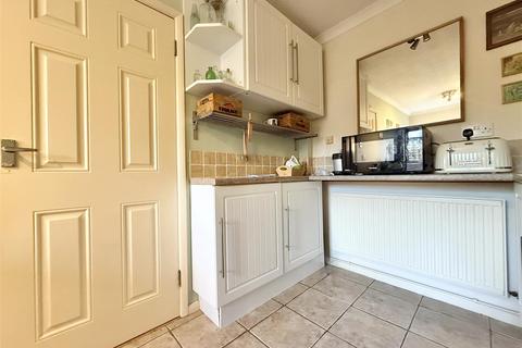 3 bedroom semi-detached house for sale, Park Close, Leicester LE9