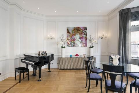 3 bedroom apartment for sale, North Audley Street, London, W1K