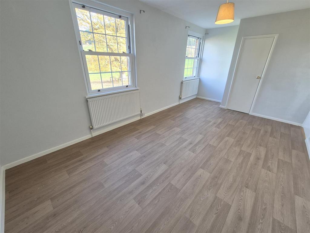Bedroom 1.jpg