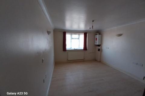 undefined, Flat 6, Southall, UB1