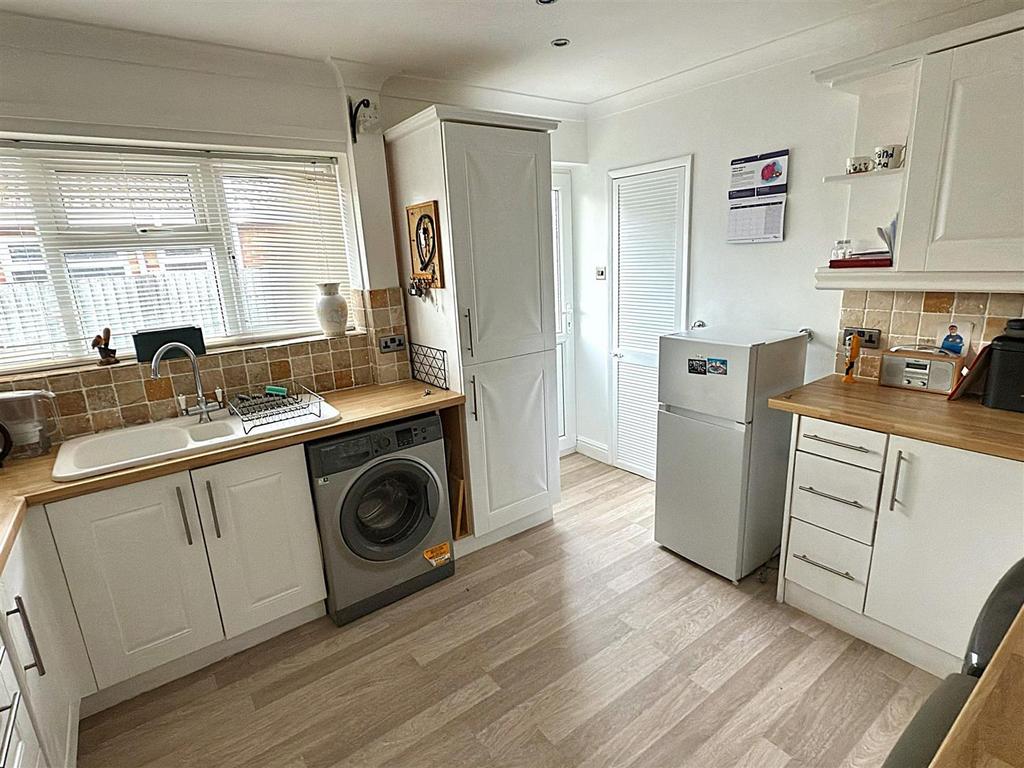 KITCHEN 2.jpg