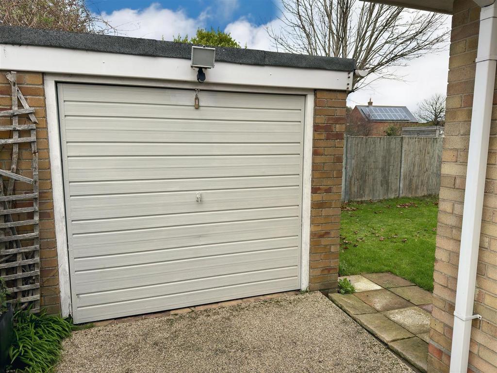 GARAGE.jpg