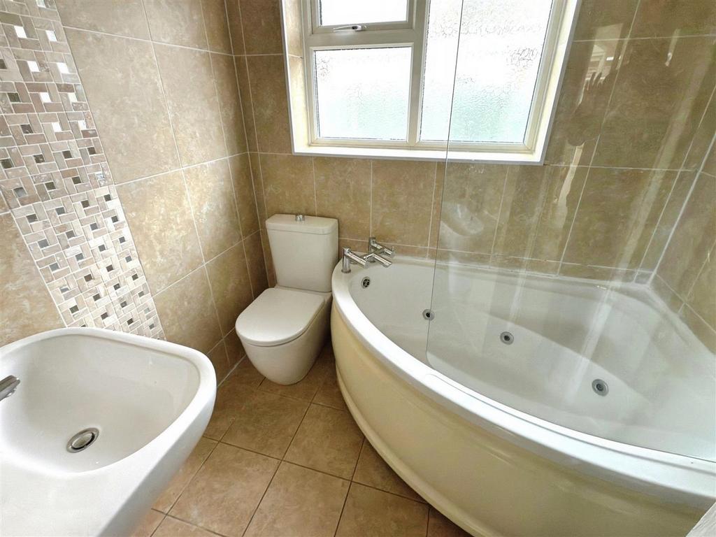 030e7dd9-Bathroom.jpg
