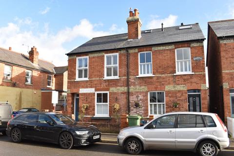 3 bedroom semi-detached house to rent, New Road, WEYBRIDGE, KT13