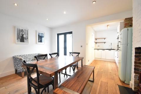 3 bedroom semi-detached house to rent, New Road, WEYBRIDGE, KT13