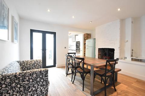 3 bedroom semi-detached house to rent, New Road, WEYBRIDGE, KT13